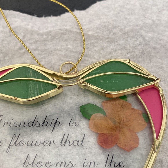 Heart shaped ornament with friendship is a flower that blooms in the heart - Picture 3 of 6